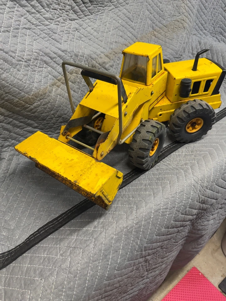 Cargador frontal vintage Tonka Mighty diésel. Foto 2 de 4