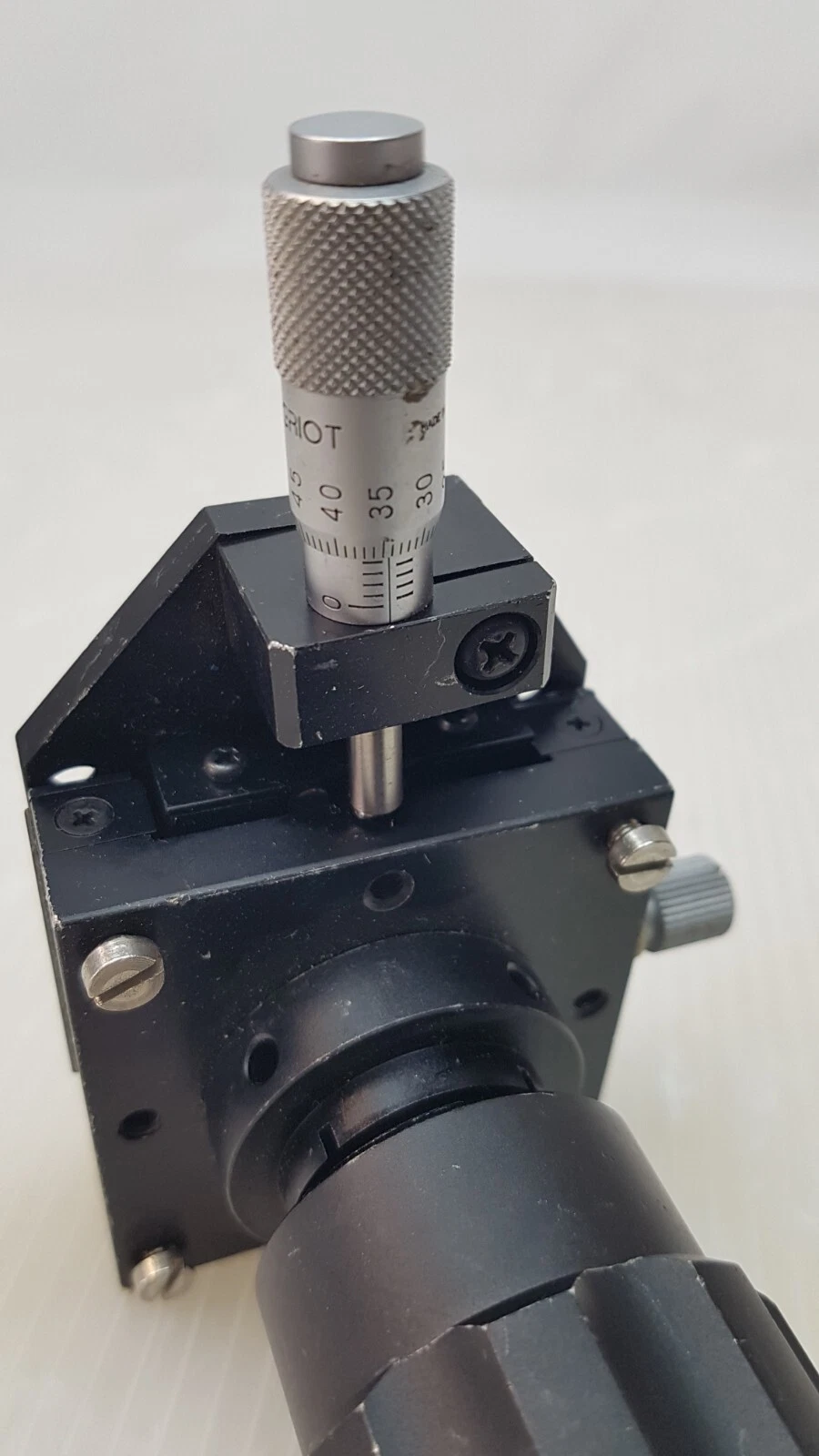 Micrometer thimble and bracket on the Melles Griot translation stage
