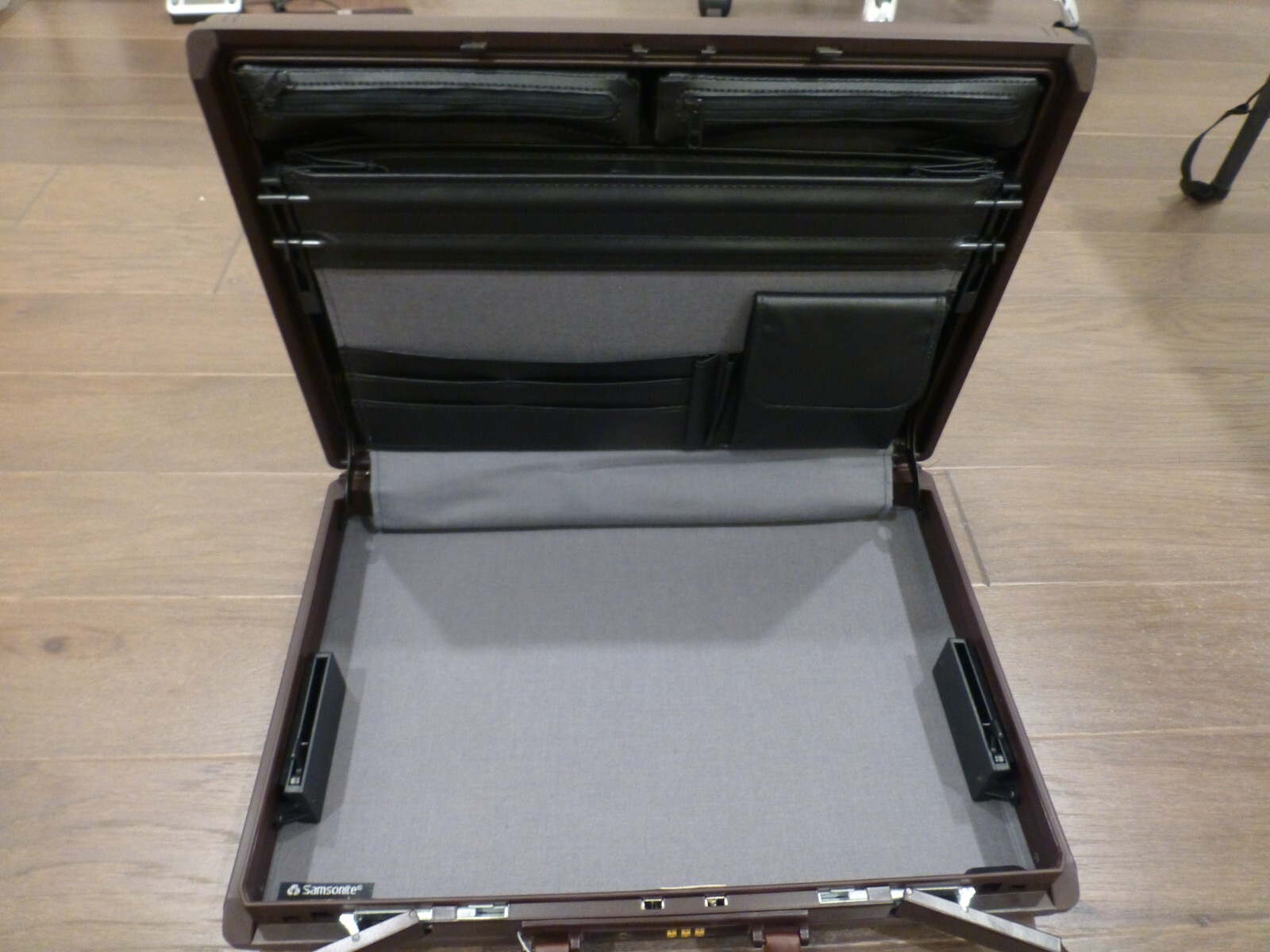 Vintage NOS 1993 Samsonite Quantum Classic Burgundy L… Gem