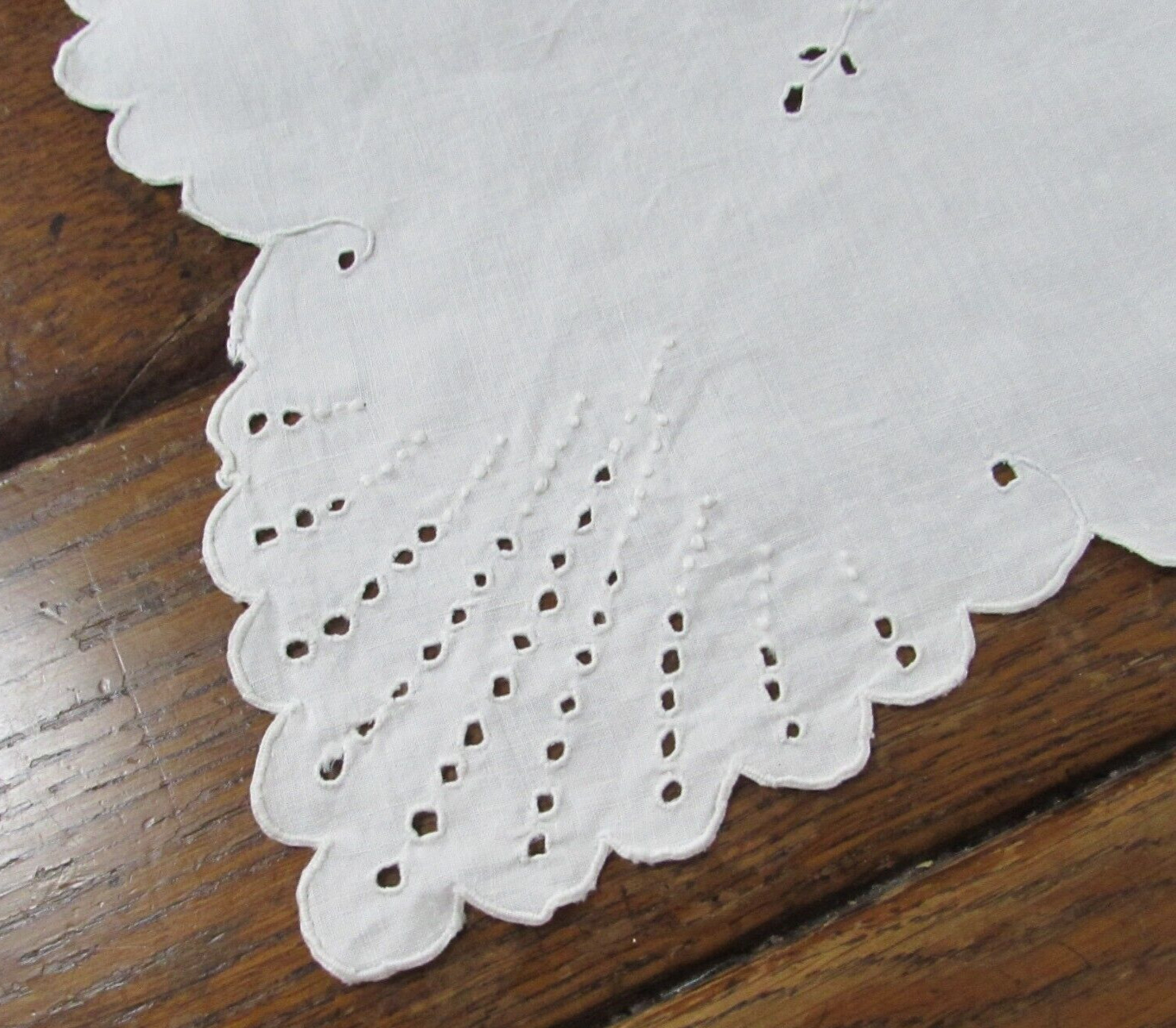 Vtg. White Linen Tablecloth Whitework Eyelet Lace Embroidery Baskets Garlands