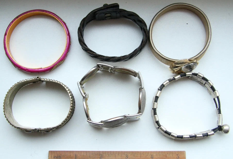 Group Of 6 Vintage Bracelets - Image 4 of 4