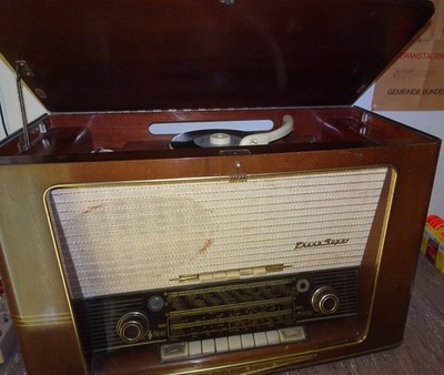 Röhrenradio Nordmende 3D Phono Super 57 -Made in Germany- mit Plattenspieler.