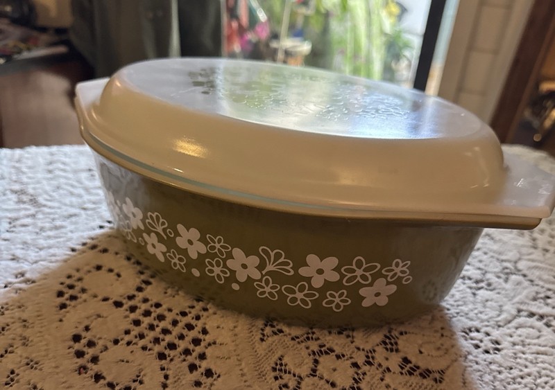 VTG Pyrex Green Oval Casserole+Lid Spring Crazy Daisy Blossom Avocado 2.5Qt #045