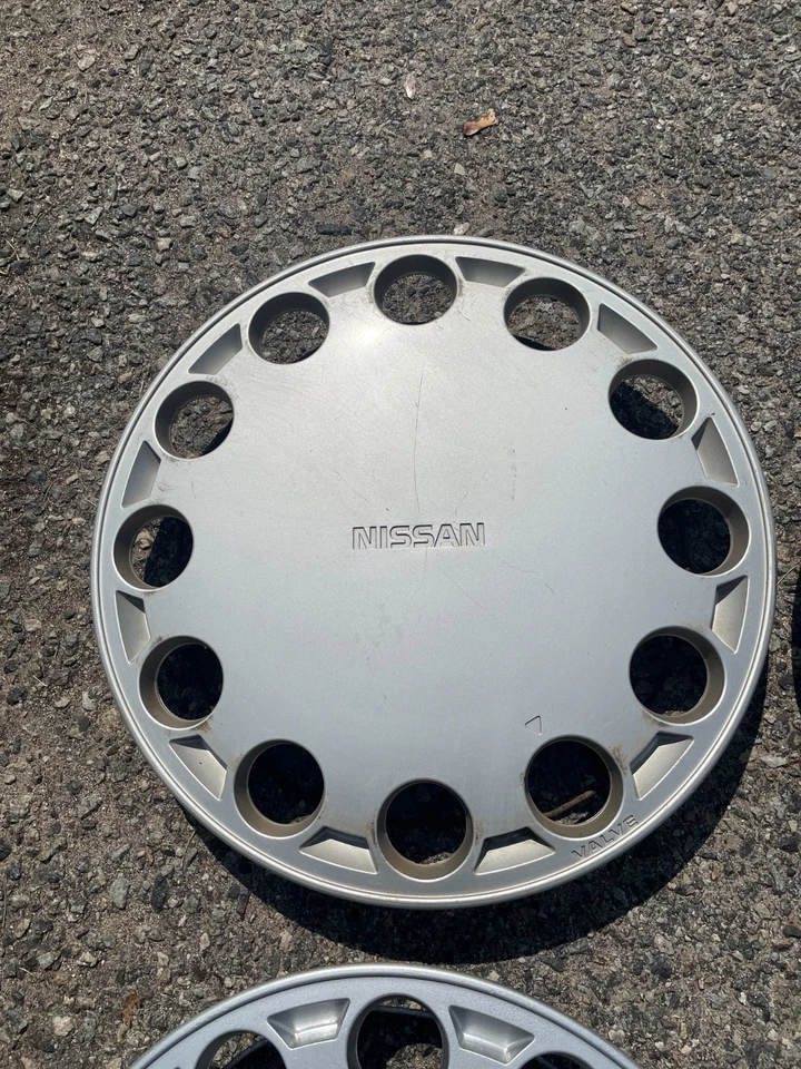 Genuine 1987 to 1990 Nissan Sentra Pulsar 13 inch hubcaps wheel covers - Image 3 of 4