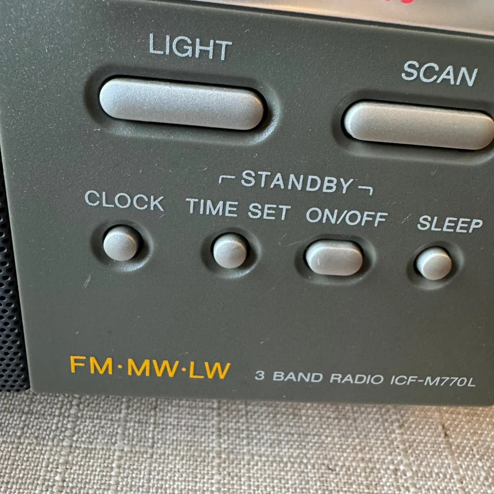 VTG SONY ICF-M770L Portable Radio FM AM LW Digital Tuning 28 Presets Grey, video - Image 3 of 4