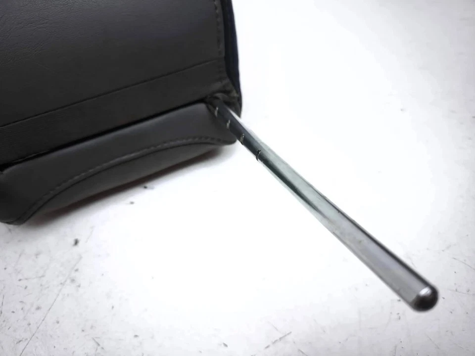 Chrysler 300 - 300C 2007 Front Seat Head Rest Left AMD150912 - Image 2 of 4