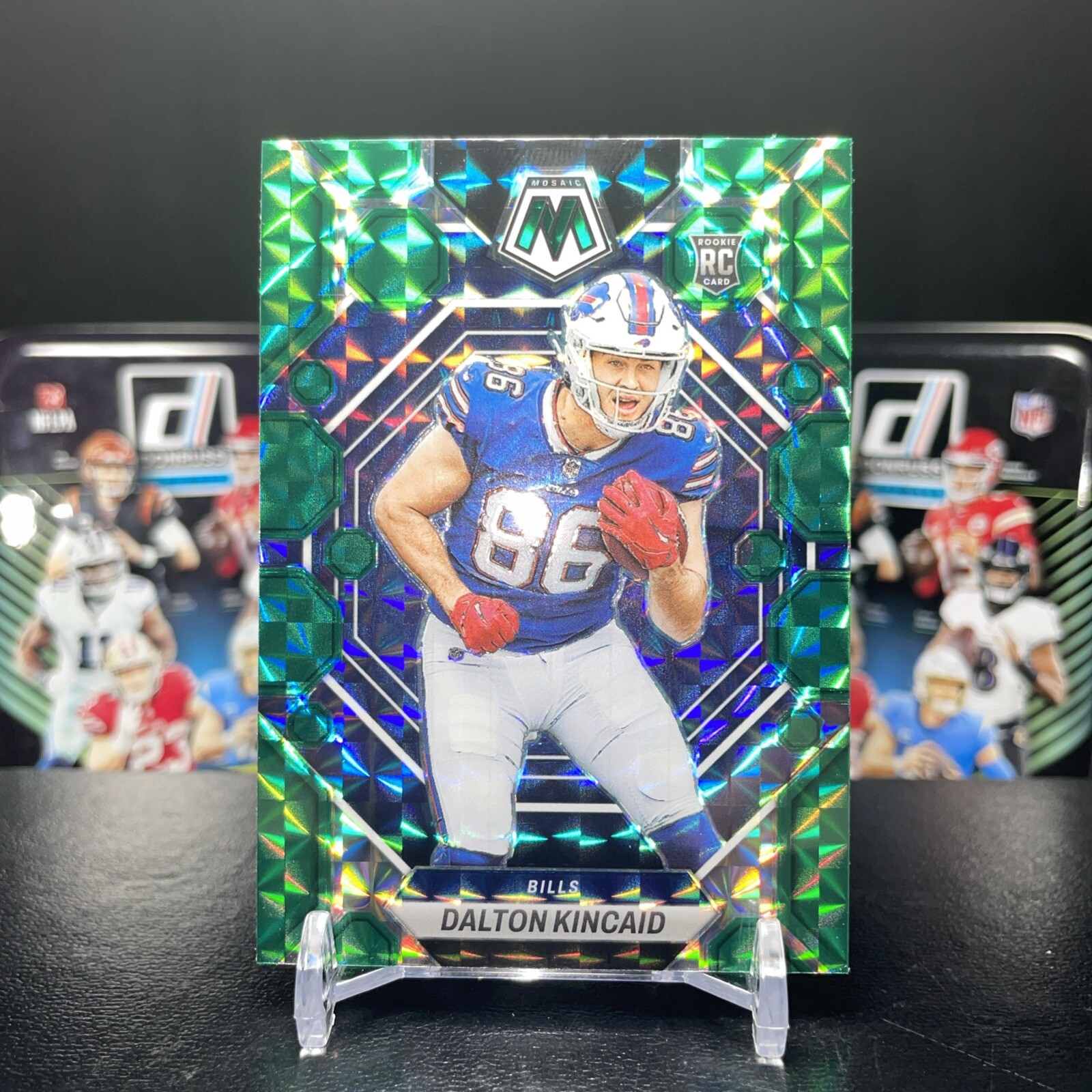 2023 Panini Mosaic - Rookies Green Mosaic Prizm #305 Dalton Kincaid (RC)