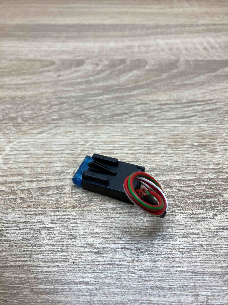443937530 Volkswagen Audi Skoda Connector Plug Unit Computer Wire 