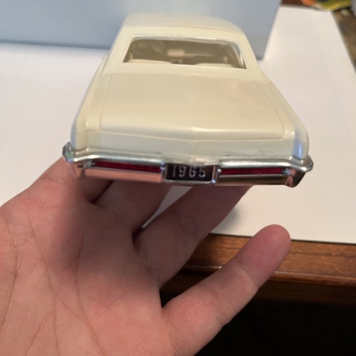 1965 Buick Riviera Plastic Promo Model 1/25 Scale White - Picture 8 of 11