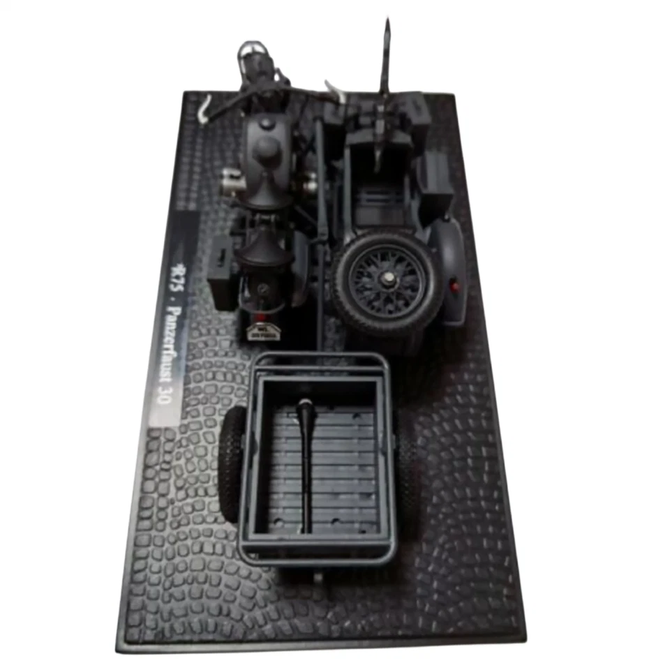New 1/24 Plastic German WWII R75 Panzerfaust 30 Motorcycle Souvenir Display - Image 4 of 4