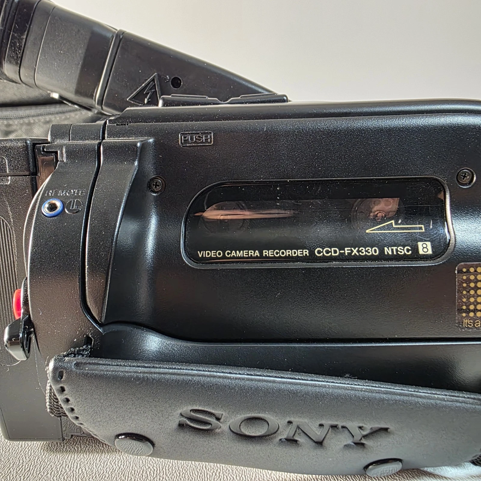Vintage Sony Handycam CCD-FX330 Video 8 Handheld Camcorder 10x Zoom Black Works image 2