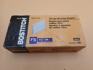 QTY800. BCS1512-1M 1/2” Crown By 1-1/2” Long Flooring Staples About 980