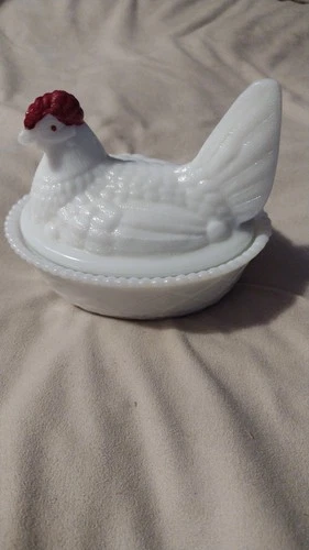 Vintage Westmoreland Hen On Nest 7"  White Milk Glass