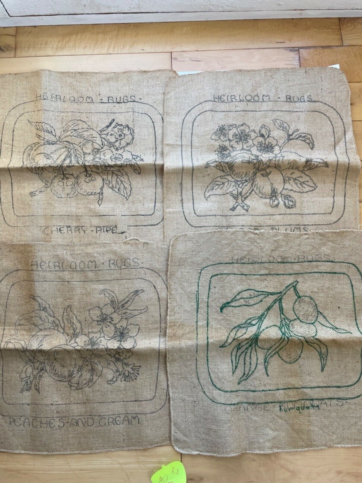 Vintage Rug Hooking Patterns Set of 4 good Chair condition very on 最大74％オフ Burlap Pads 柔らかい