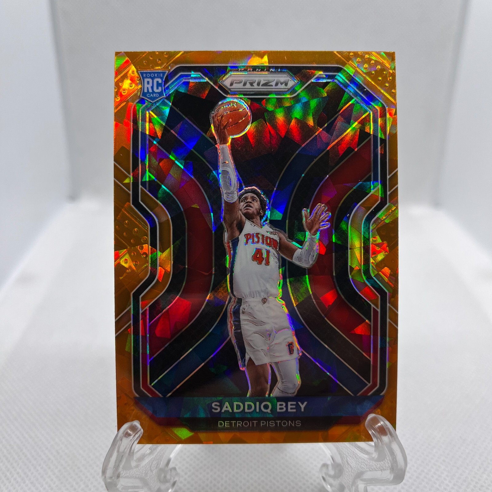 2020-21 Panini Prizm Saddiq Bey RC Orange Cracked Ice Prizm #284 Pistons Rookie