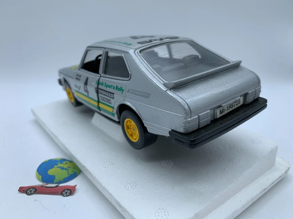 Bburago Saab 900 Turbo, automodello scala 1:24 - 1:25, vintage (2701) - Immagine 4 di 4