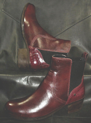 UGG Australia Keller Croco women's burgundy leather pull on ankle boots size 8.5