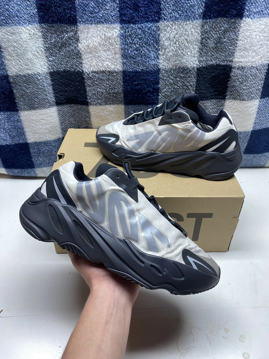 Adidas Yeezy Boost 700 MNVN
