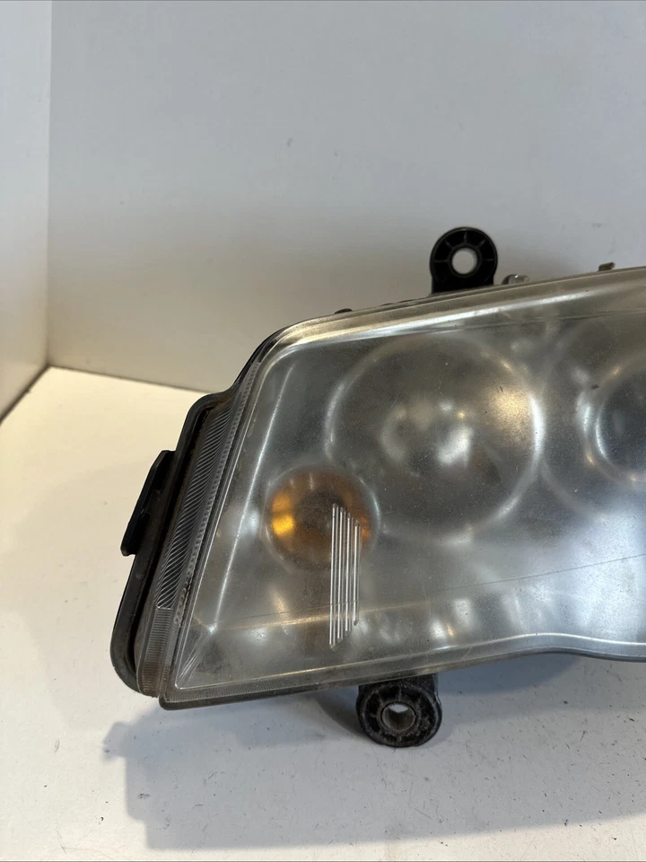 Chrysler Grand Voyager headlight front left xenon 5dw009000-00 genuine 2011 - Изображение 2 из 4