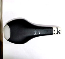 Sella da ciclismo Fizik Tundra 2 con binario in manganese. - Peso: 221g - Color