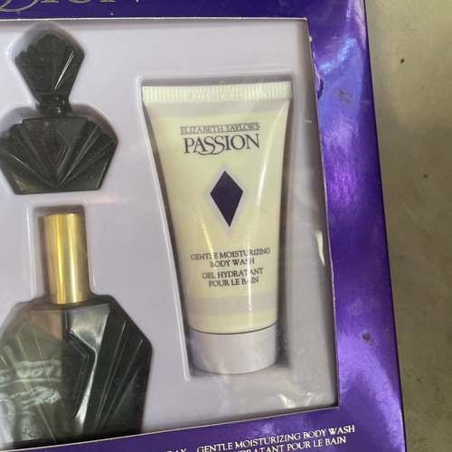 Elizabeth Taylor Passion Parfum, Shower Gel & Body Lotion Gift Set - Picture 5 of 12