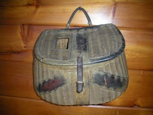 Vintage Split Bamboo FISHING CREEL with Old Green Paint