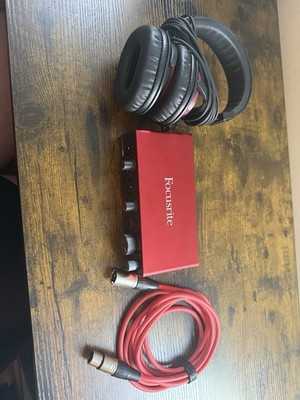 Focusrite Scarlett 2i2 3rd Gen. USB Audio Interface Chord and Headphones 1 USE
