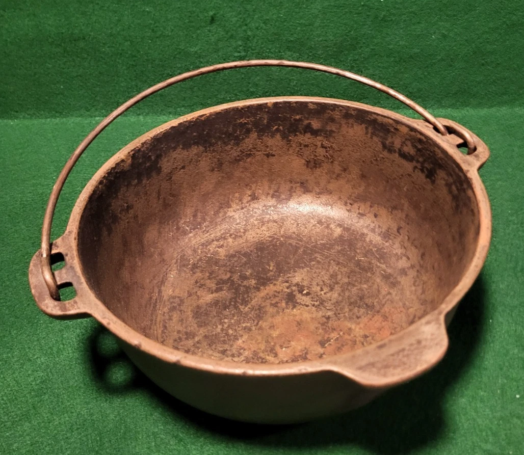 VINTAGE 8" DUTCH OVEN POT 2 QT. 3" Deep, No Lid
Opens in a new window or tab