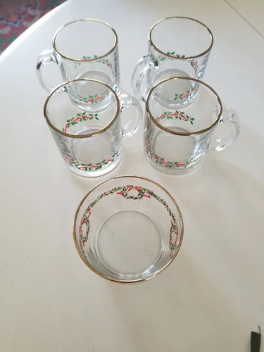 Vtg Holly Ribbon Clear 12 oz Coffee/Tea Mugs (4) Gold Trim PLUS 2 Cup Bowl