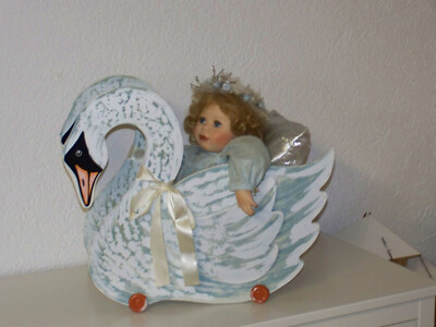 Künstlerpuppe FENJA IM SCHWAN von BARBARA PRUSSEIT Porzellan Puppe ca. 42 cm