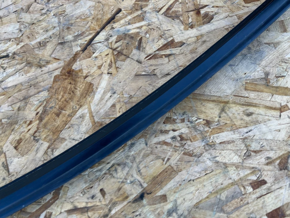 Ford Mustang GT CUPÉ 2015-2022 OEM PASAJERO DERECHO EXTERIOR SOBRE VENTANA MOLDURA Foto 4 de 4