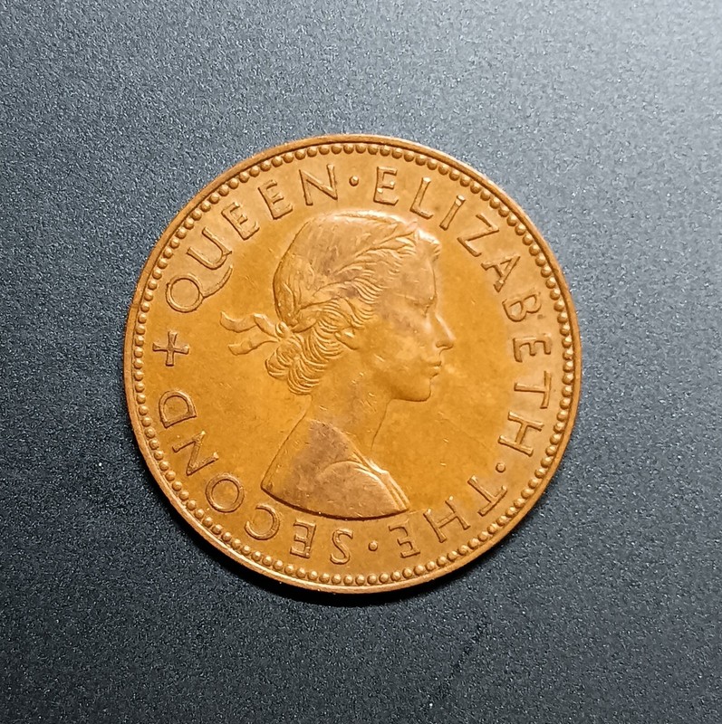 1957 New Zealand 1/2 Penny. Appears Uncirculated. Excellent Details.