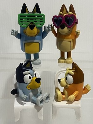 Lot Of 4 Bluey Bingo Family Mum Mom With Sunglasses Figures Bandit Dad Chairs