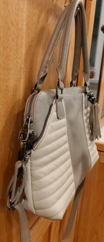 Steve Madden Gris Acolchado Grande Bolso de Hombro Cartera Borla Bandolera CARTERA B52 Foto 3 de 4