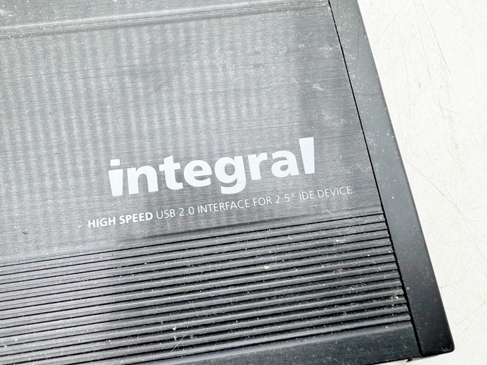AKASA INTEGRAL USB 2.0 ENCLOSURE FOR 2.5” IDE HARD DRIVE EXTERNAL CASE - Image 3 of 4
