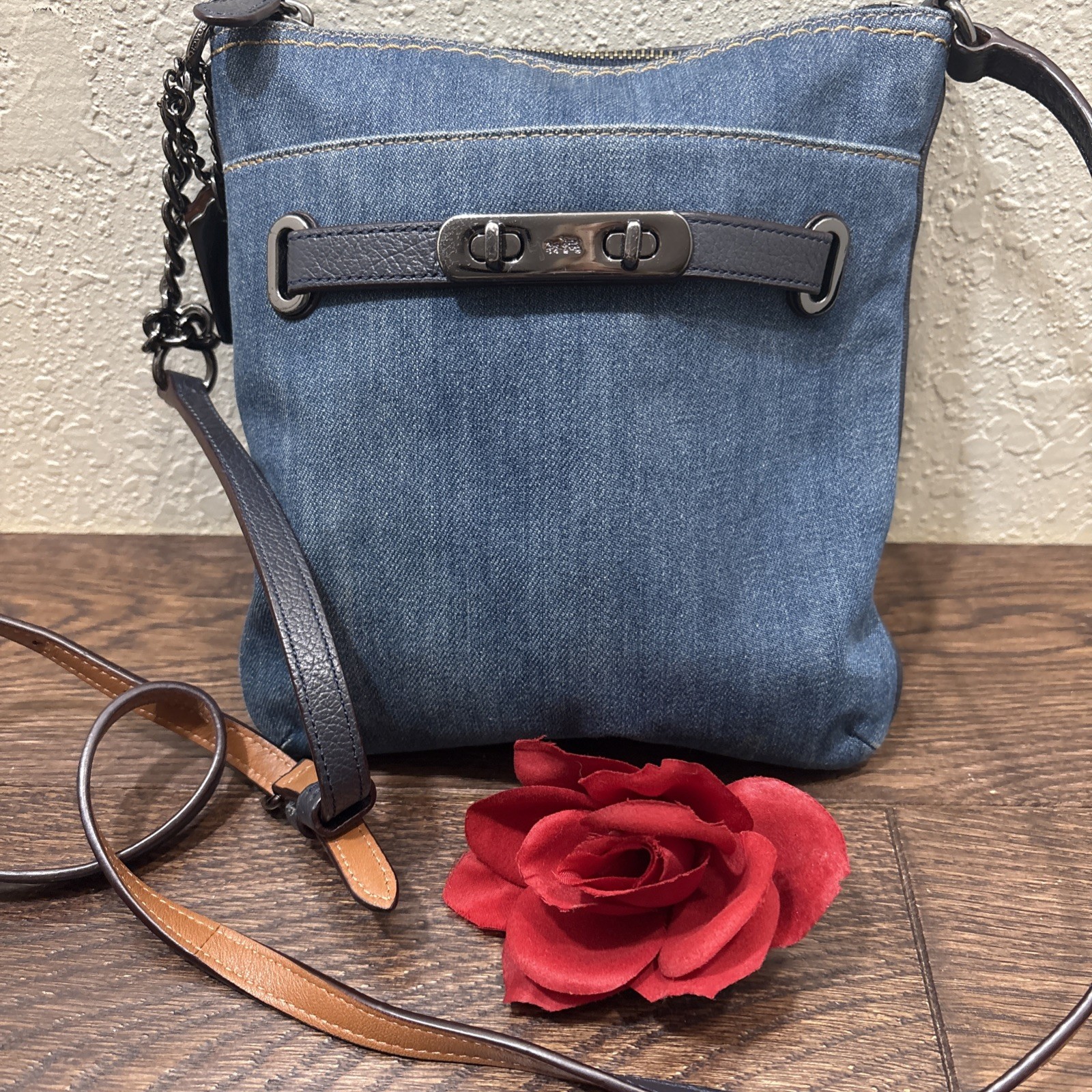 COACH Denim & Leather Bag Swagger Swingpack Crossbody Excellent Rare 8” X 8”
