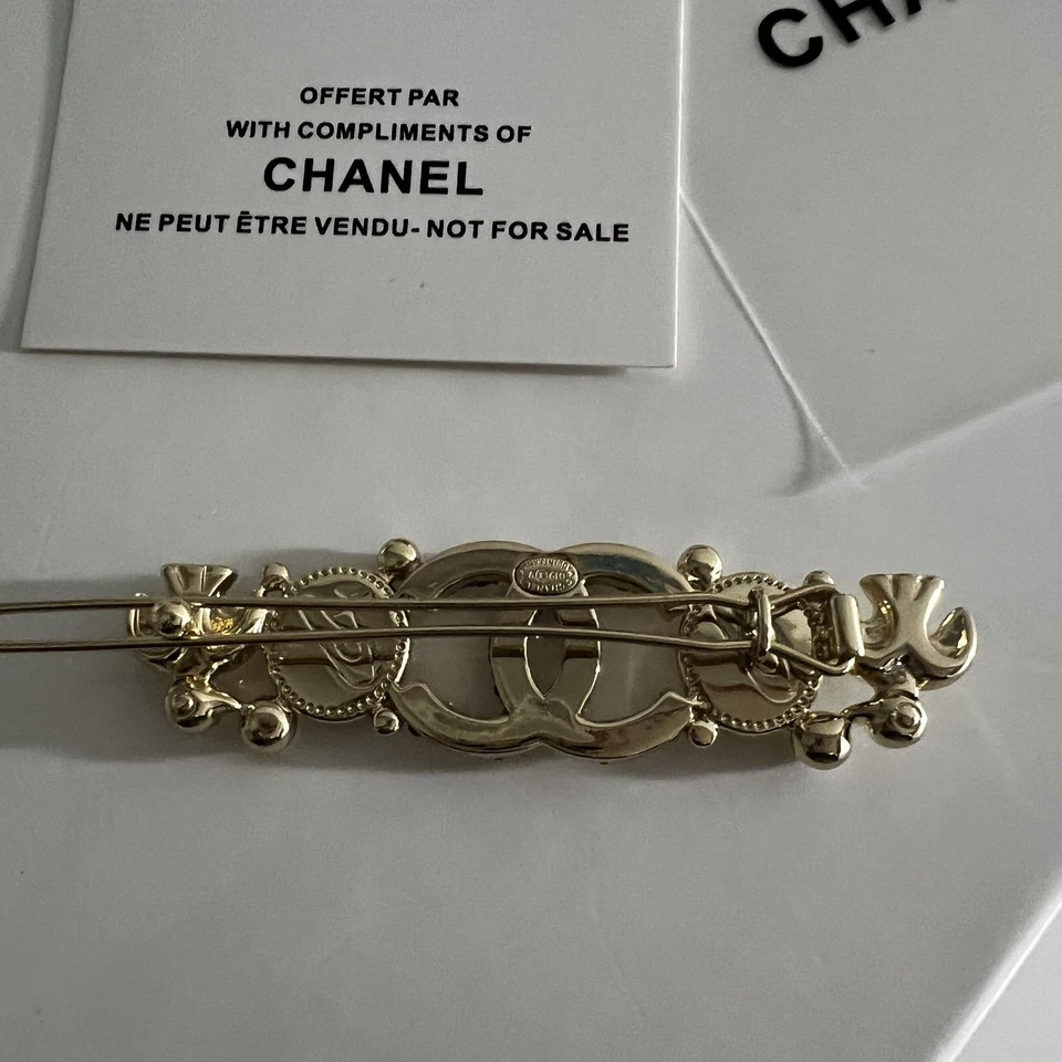 1 broche Chanel corbata elástica regalo VIP logotipo CC accesorio tarjeta regalo bolsa Foto 2 de 4