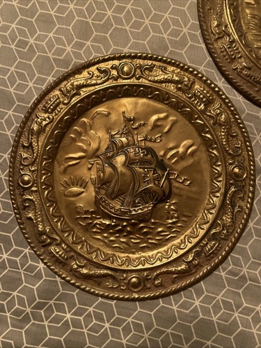 2er Set Vintage gehämmertes Messing englische hängende Wandplatten 12 Zoll Schiffe - England - Bild 2 von 7