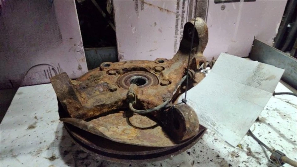 2009-2012 Chevrolet Colorado 3.7L Front Left Driver Assembly Spindle Knuckle - Image 2 of 4