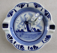Cendrier en porcelaine bleu de Delft avec chaussures Hand painted Blue Color