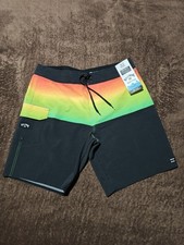 MĘSKIE SZORTY BILLABONG ODZIEŻ KĄPIELOWA ODZIEŻ SURFINGOWA ROZMIAR 32