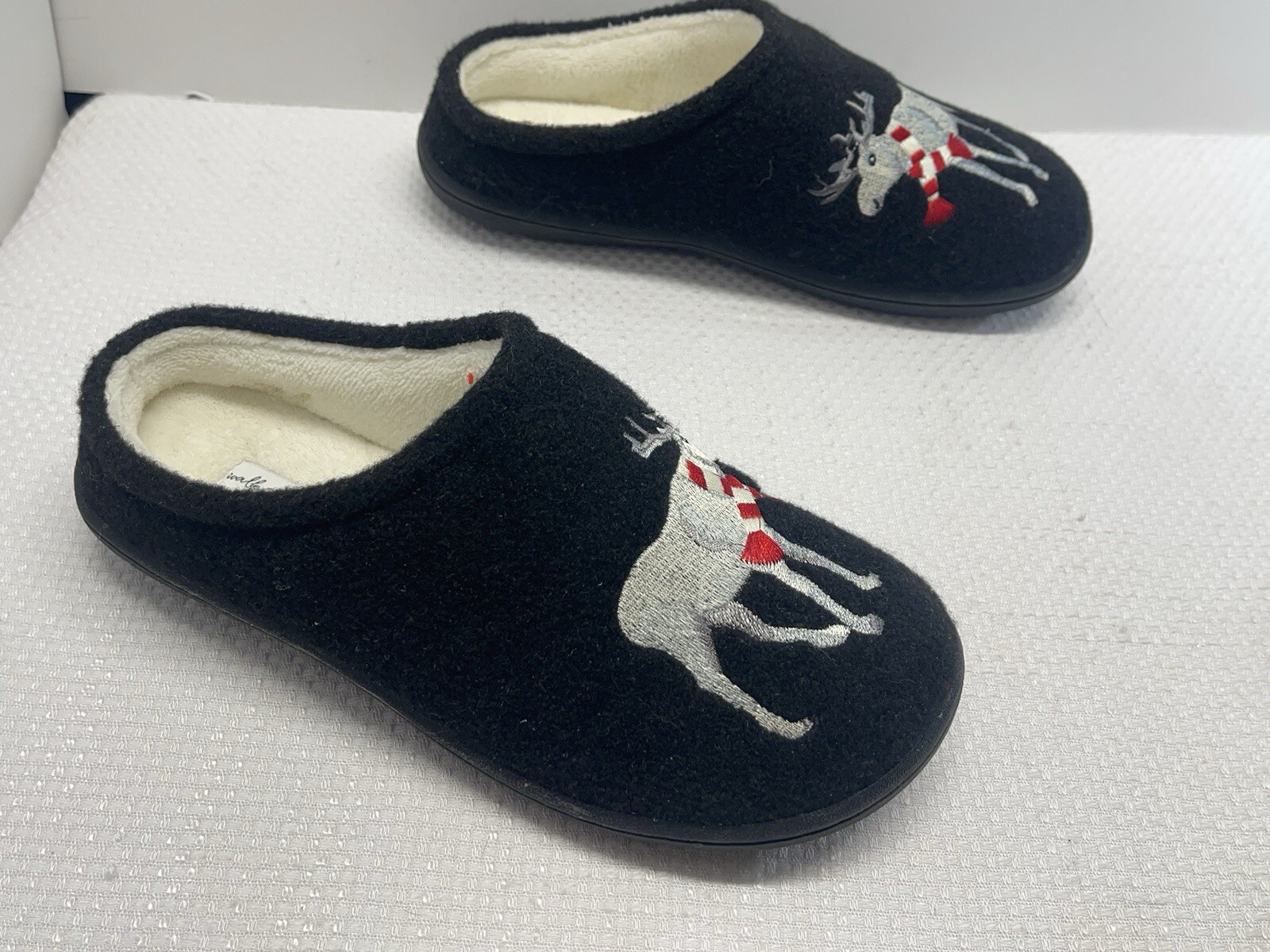 Colwater Creek Women’s 10 W Slippers Walk With Me Black Moose Scarf Comfort