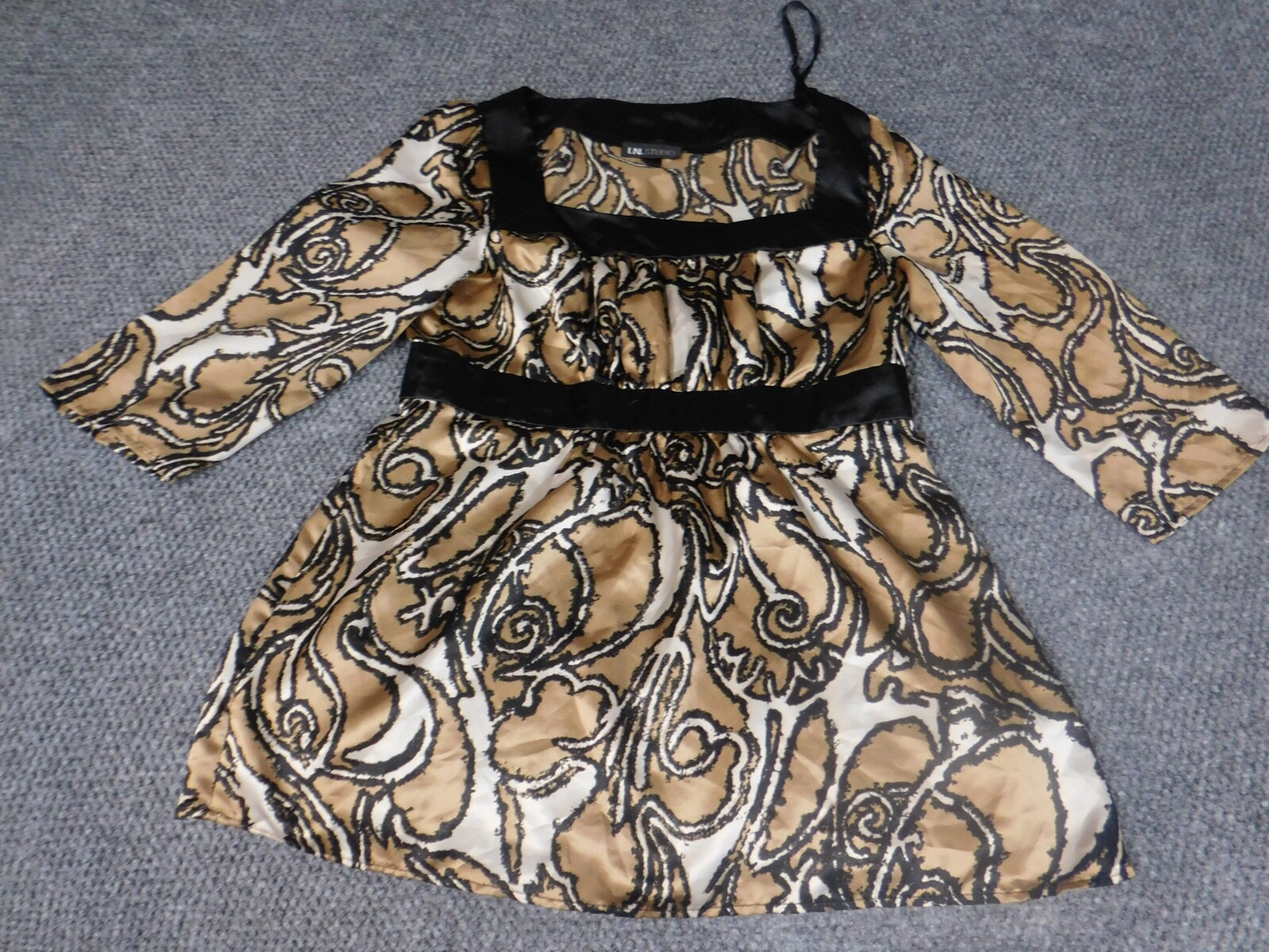 I.N. Studio Womens Blouse Medium Blown floral pullover stretch