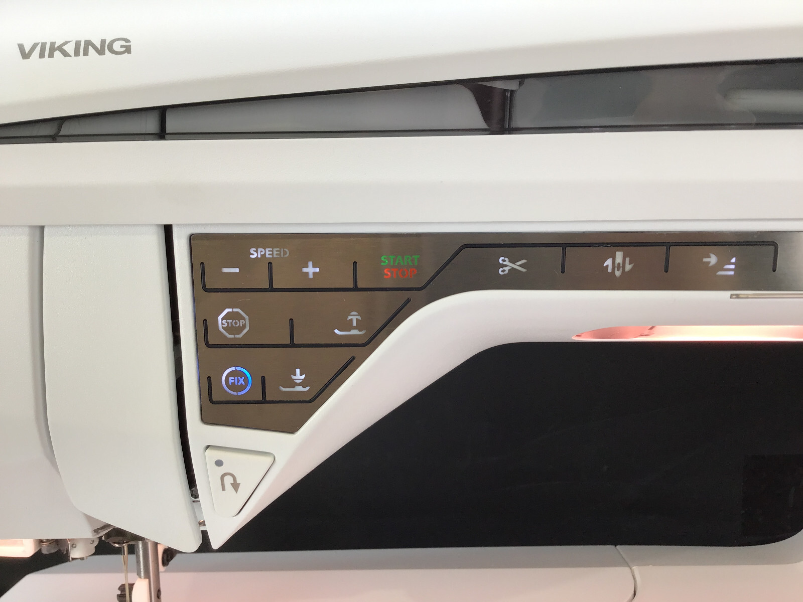 Husqvarna Viking Designer Diamond Computerized Sewing + Embroidery