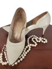 Vtg 1950s 1960s Pumps - 50's 60's Cream Leather Heels - 6w, 6.5m, 7w