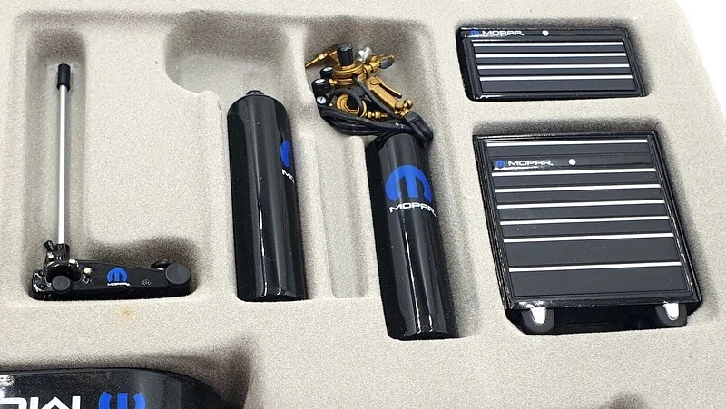 GMP 1/18 Scale G1800149 - Mopar Tool And Trailer Set Black - Image 3 of 4