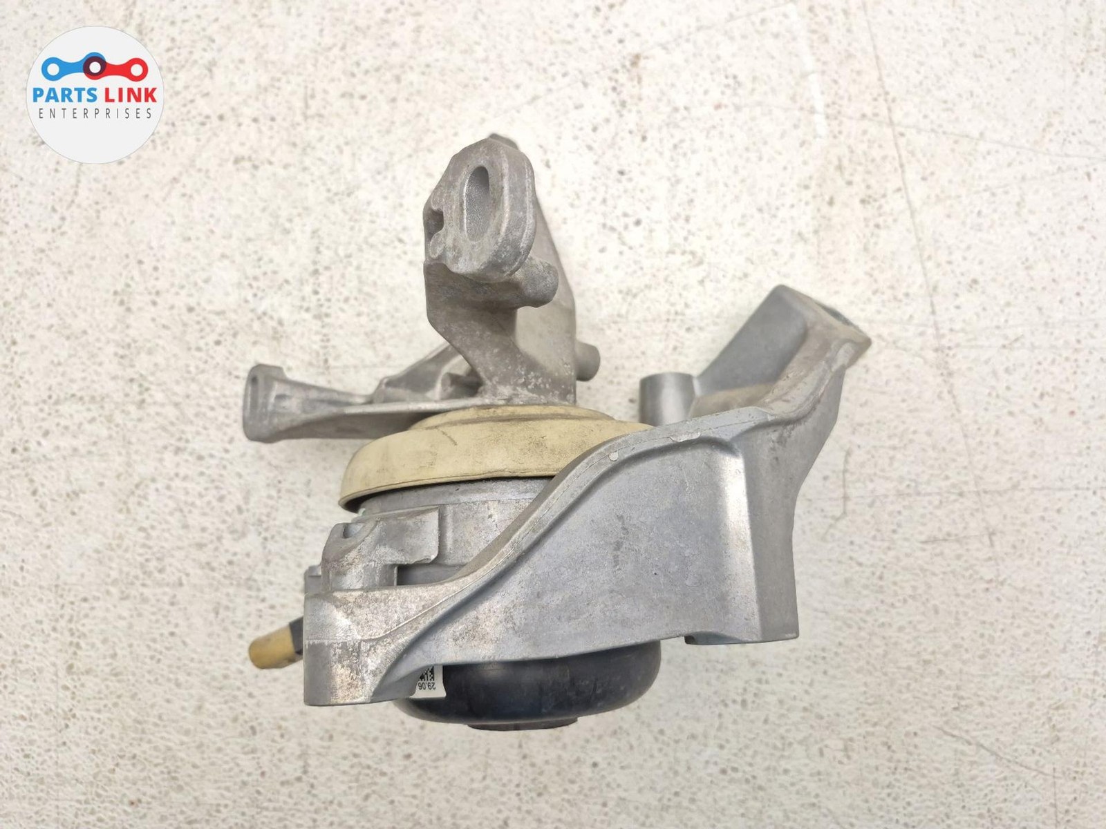 2016-20 BENTLEY BENTAYGA FRONT RIGHT TRANSMISSION MOUNT GEARBOX SIDE SUPPORT 6.0