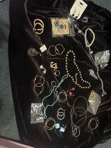 Bag Of￼ 29 Pieces Of Fashion Jewelry Clearance Great As Gifts Are For￼ yourself