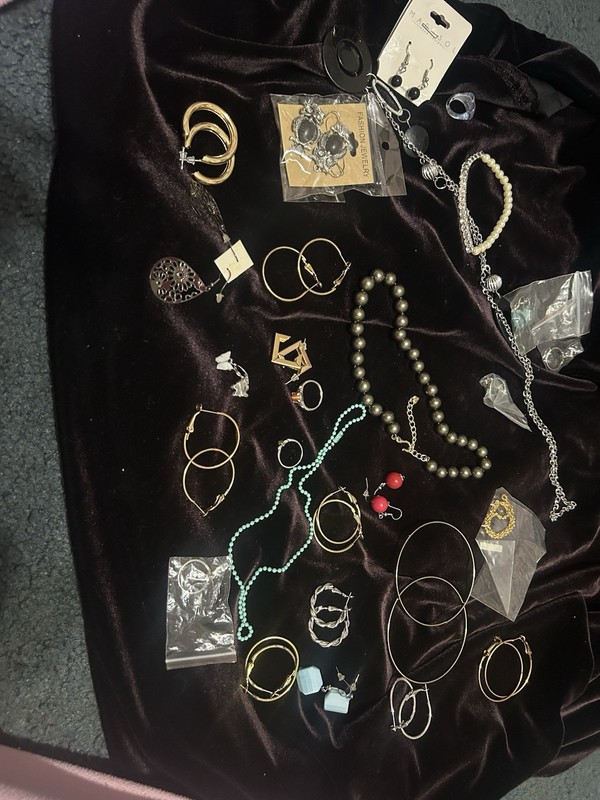 Bag Of￼ 29 Pieces Of Fashion Jewelry Clearance Great As Gifts Are For￼ yourself
