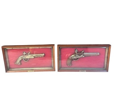 Vtg Set of 2 Turner Wall Accessories 15 3/4'' x 9'' USA Flintlock Pistols